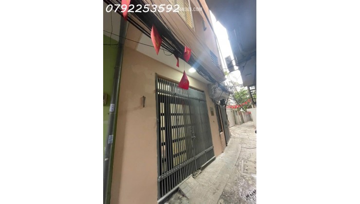 Bán Nhà Đê La Thành. Đống Đa. Diện Tích 49-52m. x 5tầng. Mặt tiền 4.2m. Giá Bán 9.5 tỷ